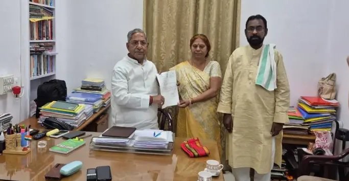 बिहार चुनावों से पहले आरजेडी और तेजस्वी को बड़ा झटका: 2 विधायक ने दिया इस्तीफा