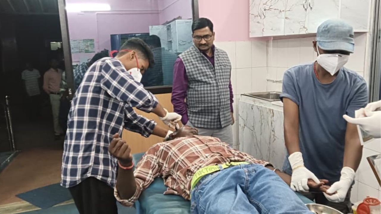 लोहरदगा के कुंदो में भीषण सड़क हादसा, तीन की मौत, दो घायल