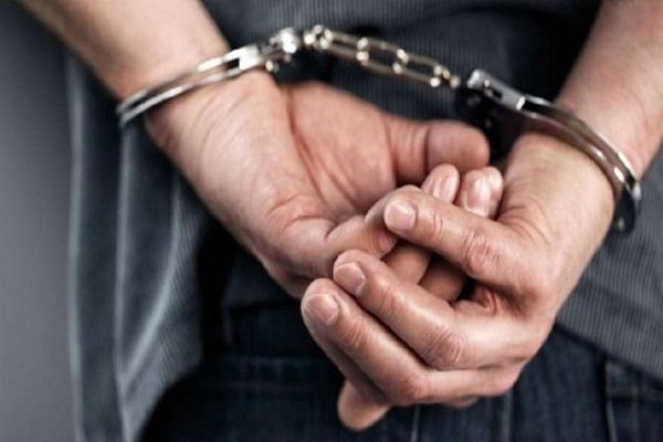 जमशेदपुर: साकची शराब दुकान के पास मोबाइल छीनते चोर को लोगों ने पकड़ा