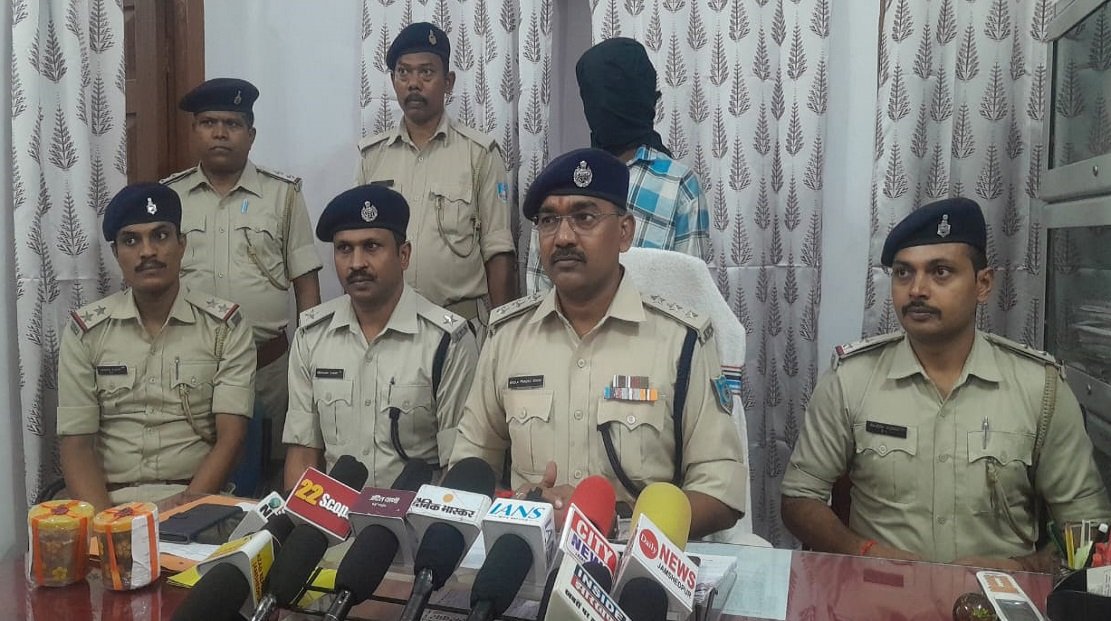 जमशेदपुर: सीतारामडेरा कुंआ मैदान से 98 पुड़िया ब्राउन शुगर के साथ एक आरोपी गिरफ्तार