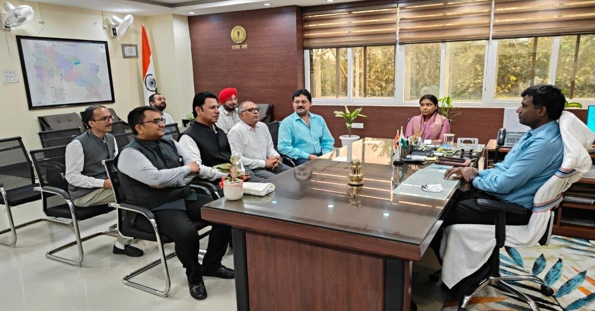 रांची डीसी ने अधिकारियों और चैंबर सदस्यों के साथ की बैठक