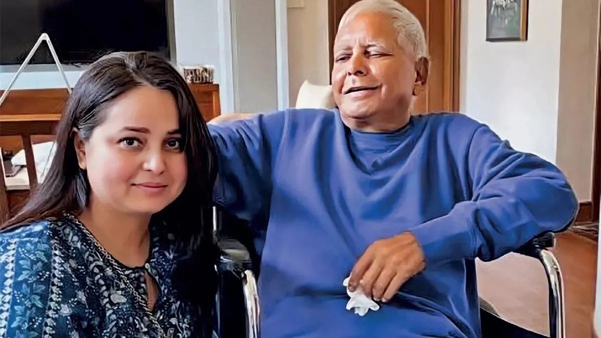 लालू की बेटी रोहिणी आचार्य ने राजनीति से लिया संन्यास, बिहार चुनाव में RJD की हार के बाद संजय यादव पर फोड़ा ठीकरा
