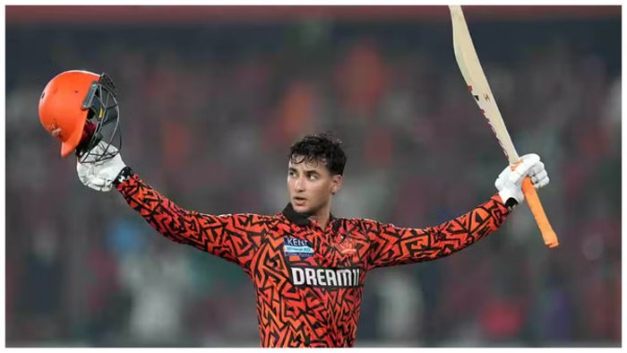 अभिषेक शर्मा ने बंगाल के खिलाफ किया 32 गेंदों में शतक का प्रदर्शन