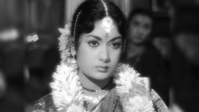 माधुरी दीक्षित के पास थी अपार संपत्ति, एक गलती ने बनाया गरीब