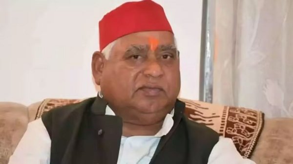 सपा सांसद आवेदेश प्रसाद ने राम मंदिर ध्वजरोहण पर कहा: “अगर बुलाया गया, तो काम छोड़कर नंगे पांव जाऊंगा”