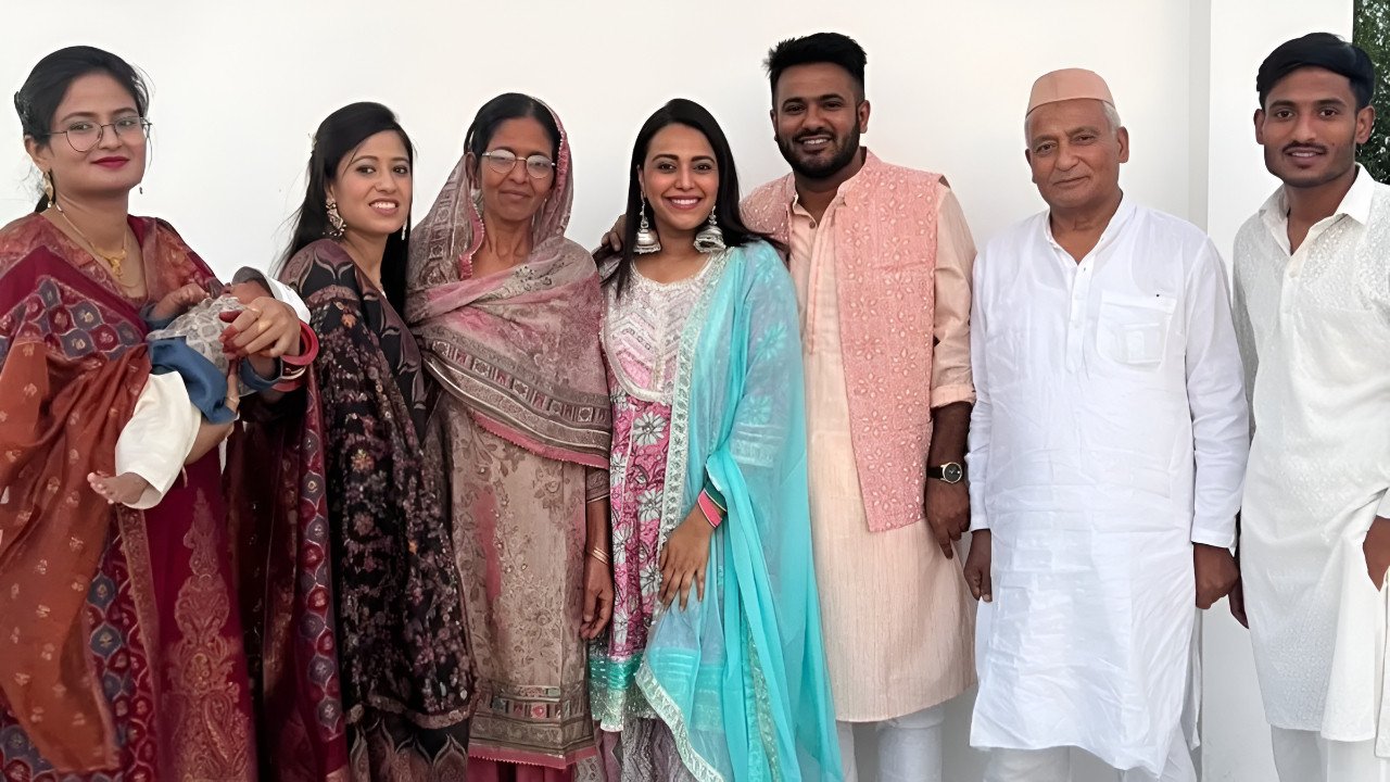 स्वरा भास्कर के ससुर की तबीयत खराब, एक्ट्रेस ने मांगी प्रार्थना