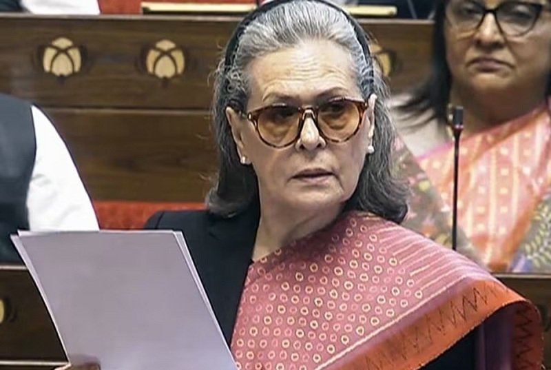 नेहरू के पत्र निजी संपत्ति नहीं, केंद्र सरकार ने सोनिया गांधी को लौटाने का आग्रह किया