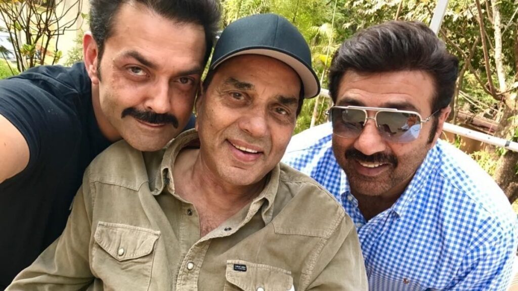 Sunny Deol के घर का ऐसा था प्रेयर मीट में हाल, करीबी बोला- अच्छा है Hema Malini यहां नहीं आईं !