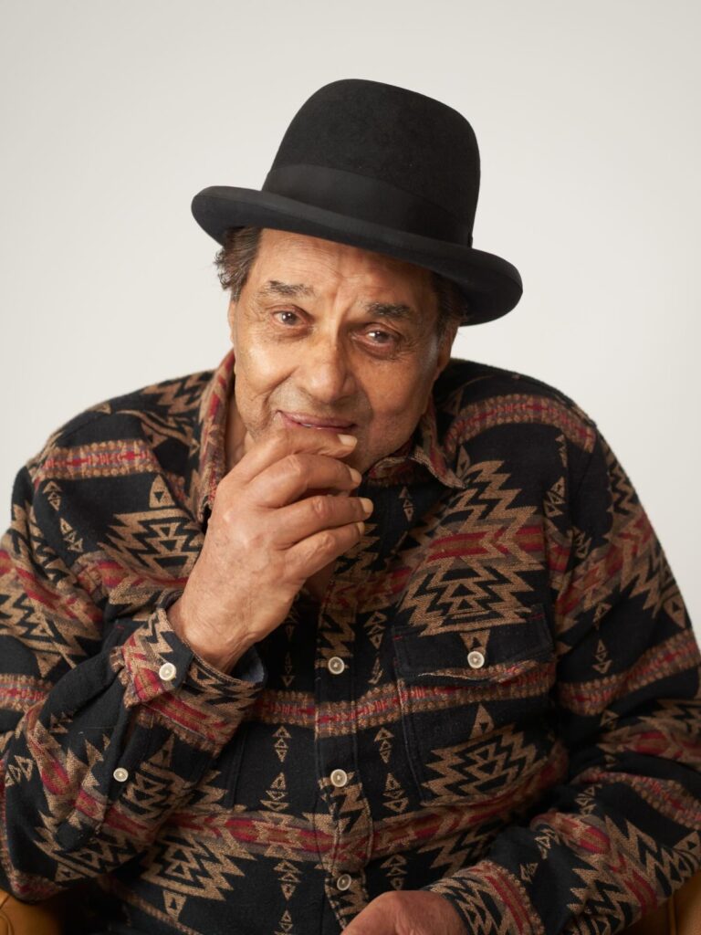 Dharmendra के जन्मदिन पर फैन्स से मिले Sunny और Bobby Deol