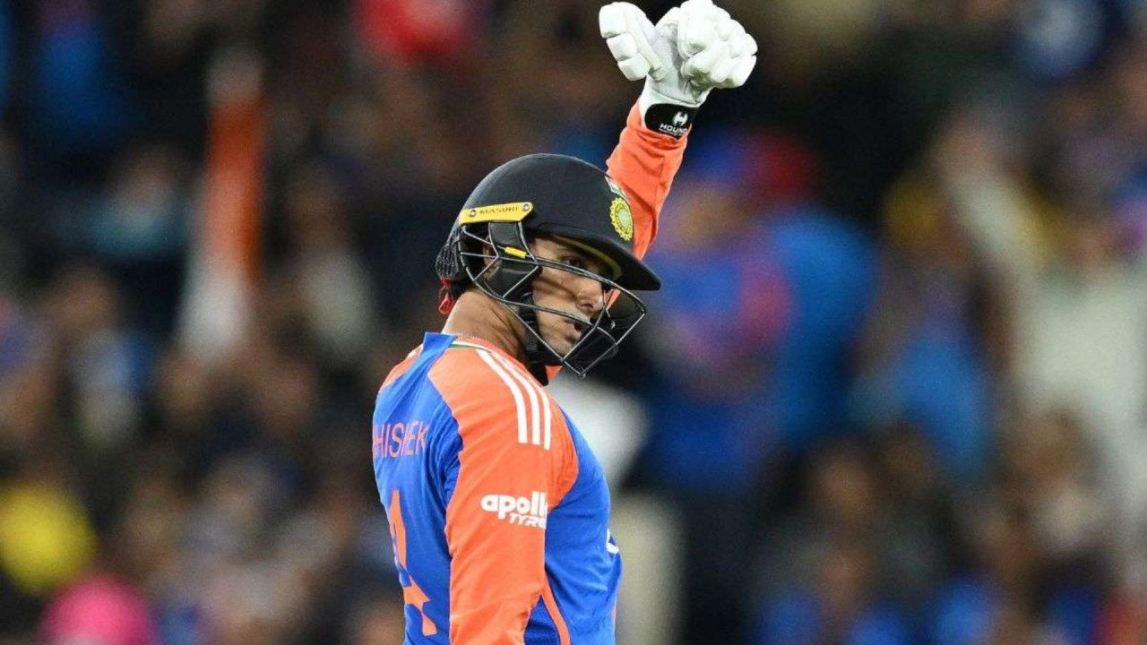 अभिषेक शर्मा ने 100 सिक्स लगाकर रचा इतिहास, जानें किया कौन सा कारनामा जो आज तक कोई दूसरा भारतीय खिलाड़ी नहीं कर पाया | Abhishek Makes History by Hitting 100 Sixes in a Single Calendar Year