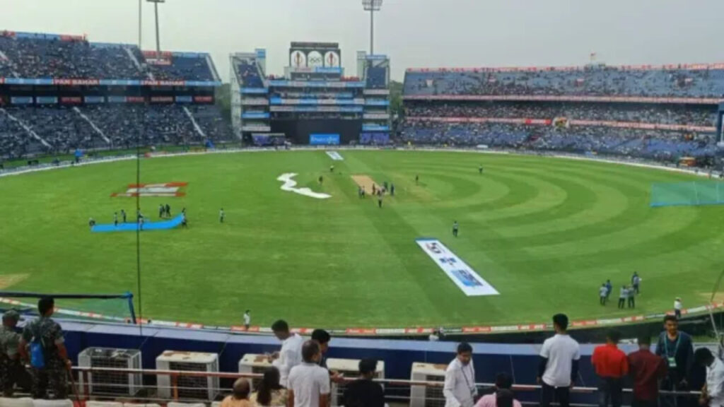 IND vs SA: पहले टी20 में बारिश बनेगी विलेन! कटक में कैसा रहेगा मौसम, पिच से किसे मिलेगी मदद? एक क्लिक में देखें पूरी डिटेल्स | IND VS SA 1st t20i Barabati Stadium Cuttack weather and pitch report