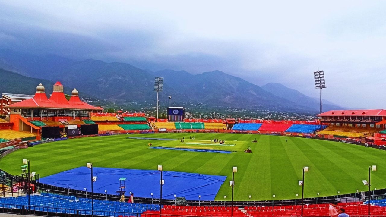 IND vs SA: बल्लेबाज या गेंदबाज... किसका साथ देगा धर्मशाला का मैदान, जानिए पिच और मौसम का हाल | How will the weather be in Dharamshala