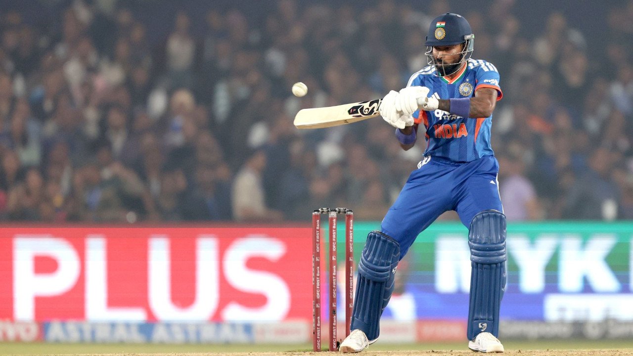 भारत बनाम दक्षिण अफ्रीका: हार्दिक पांड्या ने खड़ा किया सिक्स के साथ अर्धशतक