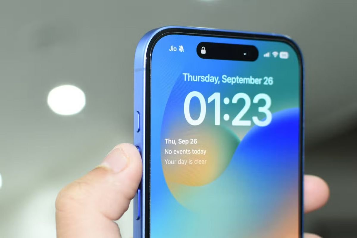 iPhone के एक्शन बटन से ChatGPT वॉइस मोड का होगा आसान उपयोग, जानें विधि।
