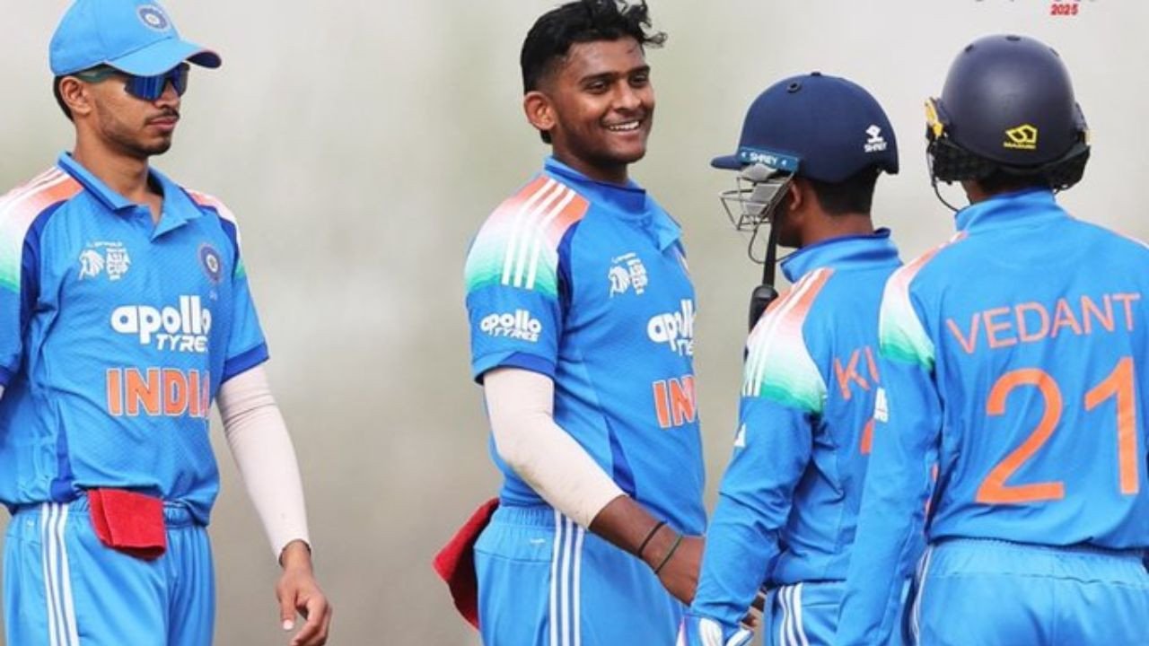 IND vs PAK U19 फाइनल: हेनिल पटेल ने हमजा ज़हूर को आक्रामक विदाई दी