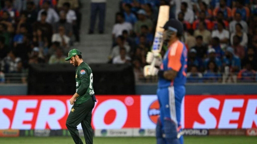 हैंडशेक विवाद पर निकलेगी टीम इंडिया की हेकड़ी! ICC ने दे दिया अल्टीमेटम | ICC appeals India-Pakistan to end handshake controversy during Sunday Under-19 Asia Cup match