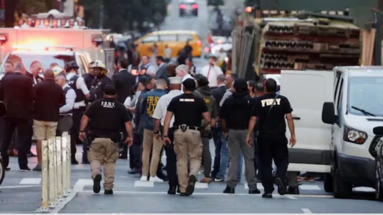 'एक डरावना अनुभव था...', सिडनी के मशहूर बॉन्डी बीच पर हुए शूटआउट में बाल-बाल बचा ये पूर्व क्रिकेटर, ऐसे बचाई अपनी जान | Former England captain Michael Vaughan survives sydney's Bondi Beach shooting