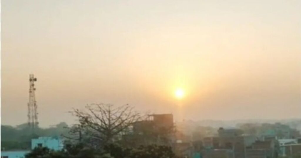 Jharkhand Weather Update : सर्दी ने तोड़ा रिकॉर्ड : झारखंड में शीतलहर चरम पर, तापमान लुढ़का 4 डिग्री तक, जानें आज कैसा रहेगा मौसम