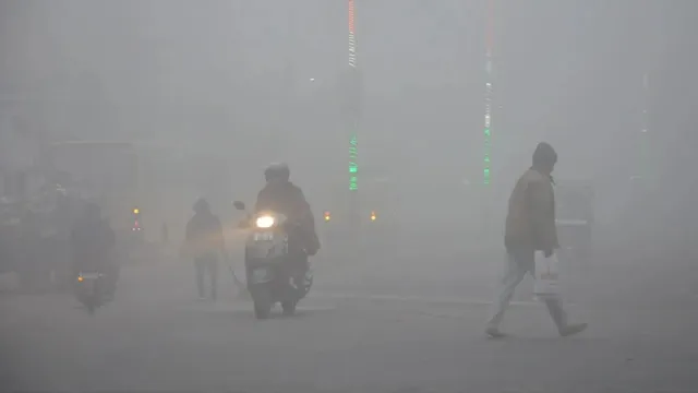 बिहार के 6 जिलों में घने कोहरे का अलर्ट, पछुआ हवा बढ़ाएगी ठंड