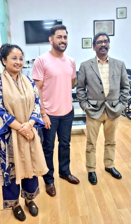 dhoni with hemant soren and kalpan soren