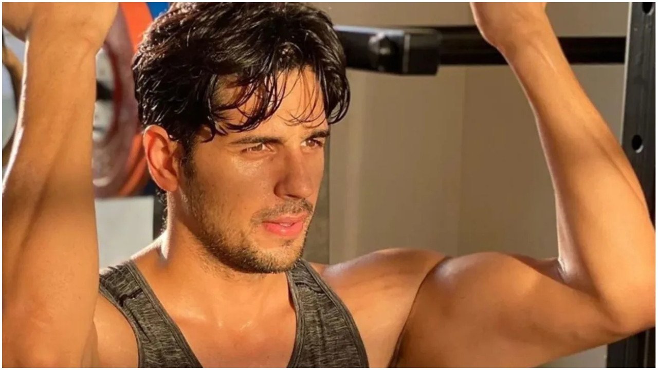 Sidharth Malhotra Birthday: कभी कैमरे के पीछे काम करता थे सिद्धार्थ मल्होत्रा, इस फिल्म से बन गए पूरा सिनेमा | Sidharth Malhotra Birthday Journey From Assistant Director To Bollywood Star