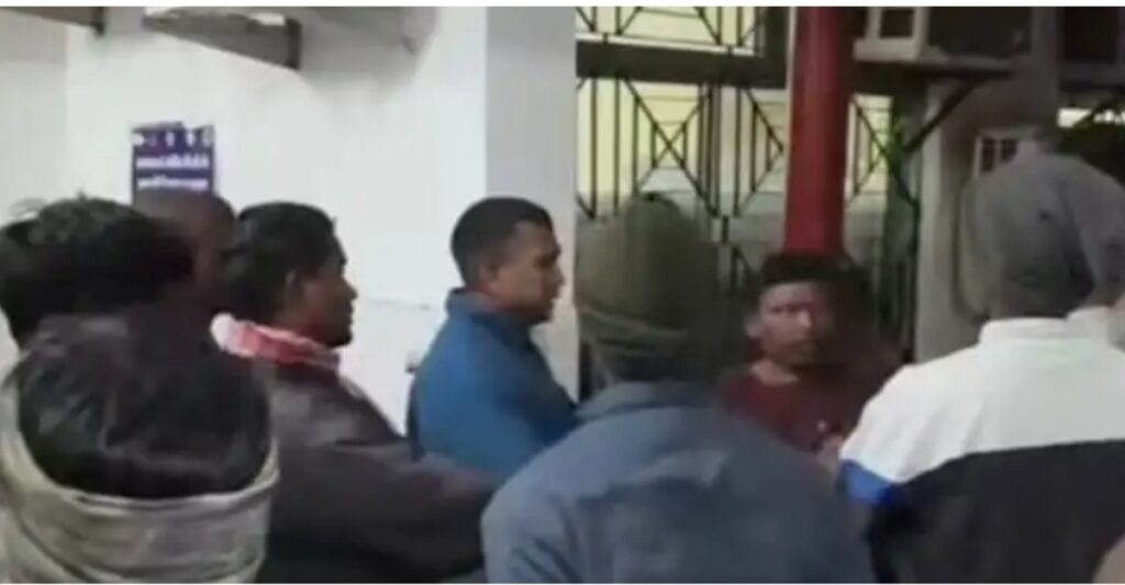 Jamshedpur Crime : बिरसानगर में स्कूल वैन चालक ने पांच वर्षीय मासूम से किया दुष्कर्म, फरार आरोपी की तलाश में छापेमारी