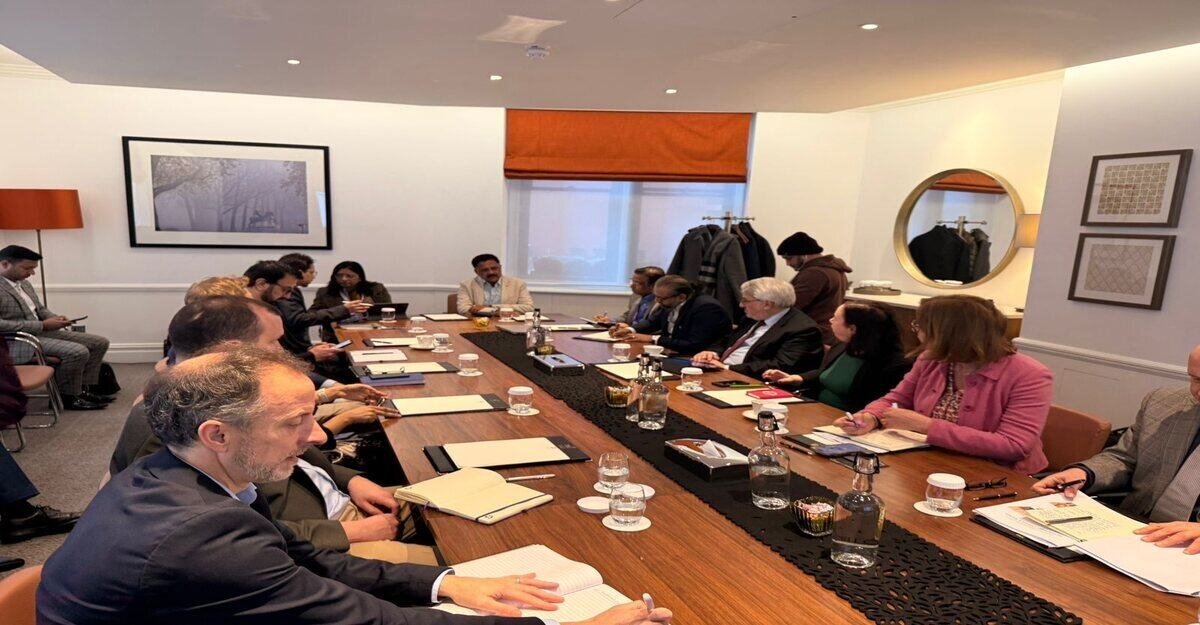 झारखंड-यूके गोल मेज संवाद: अबुआ सरकार ने शिक्षा और कौशल को अवसर से जोड़ने की घोषणा की।