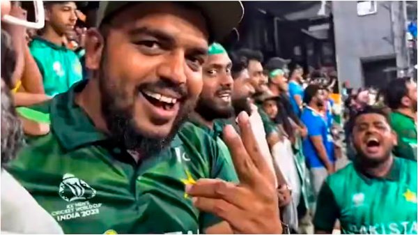 भारत-पाकिस्तान मैच से पूर्व पाक प्रशंसकों का जन-गण-मन गाना