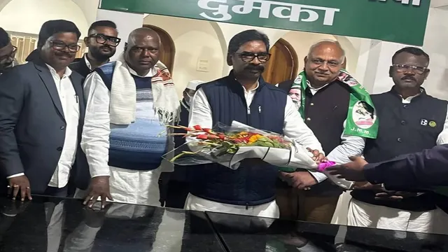 धनबाद मेयर चुनाव से पहले BJP को बड़ा झटका, पूर्व मेयर उम्मीदवार और BJP नेता चंद्रशेखर अग्रवाल JMM में शामिल