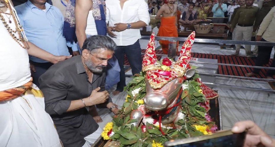 अभिनेता सुनील शेट्टी ने उज्जैन महाकाल मंदिर की यात्रा के बाद कहा