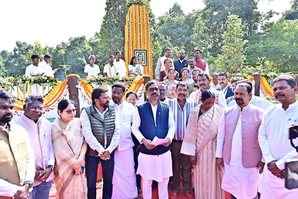 सेरेंगसिया में शहीदों को नमन: 197 विकास योजनाओं की सौगात, 3.77 लाख लाभार्थियों को परिसंपत्ति वितरण