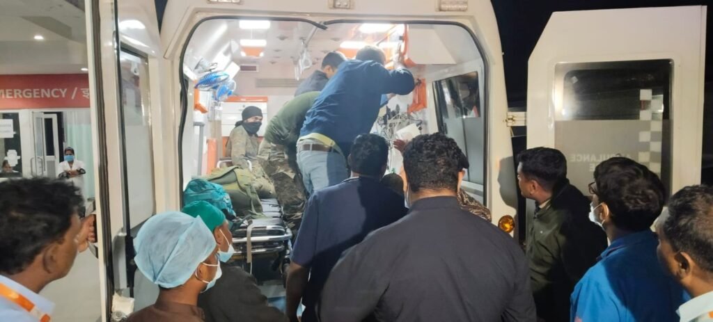 चाईबासा के सारंडा जंगल में IED ब्लास्ट, चपेट में आने से घायल CRPF जवान को रांची किया गया एयरलिफ्ट
