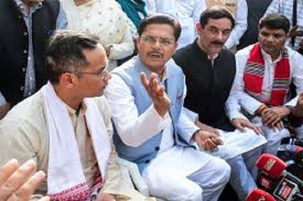 राहुल गांधी के प्रयासों के बावजूद, भूपेन बोरा नीतियों पर असहमत, बीजेपी में शामिल होने की अटकलें