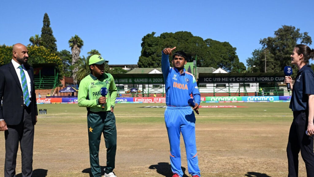 IND vs PAK: भारत ने पाकिस्तान पर फिर किया 'हैंडशेकर अटैक', टॉस के बाद आयुष म्हात्रे ने पाकिस्तानी कप्तान से नहीं मिलाया हाथ | india vs pakistan under 19 Ayush Mhatre refuses to shake hands with Pakistani captain after toss