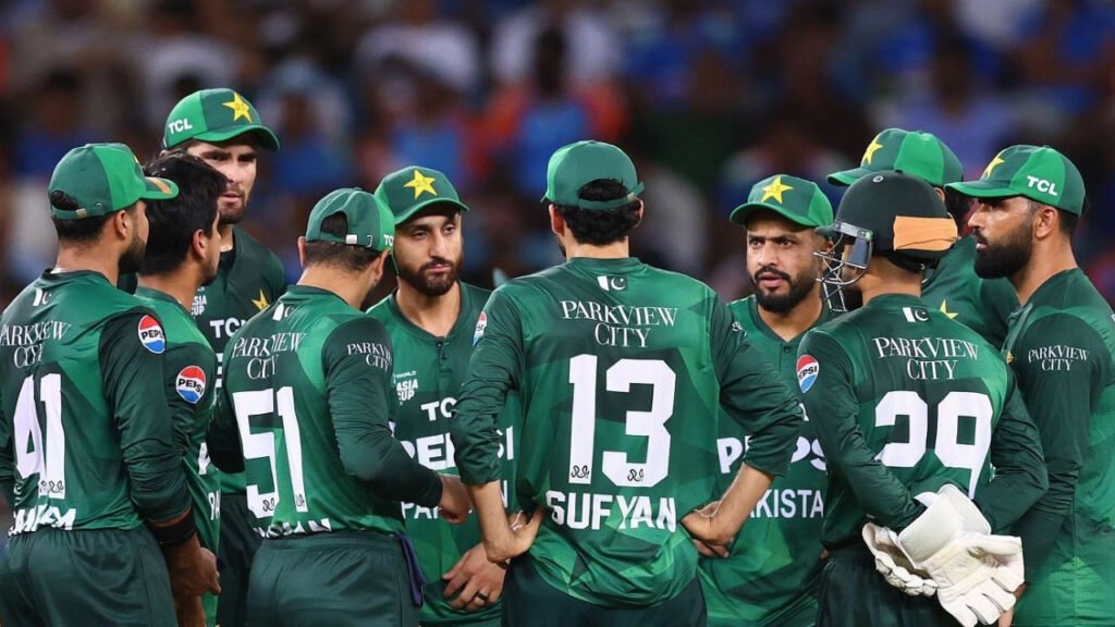 T20 World Cup: पाकिस्ताज आज इंग्लैंड से हारी तो सेमीफाइनल की दौड़ से होगी बाहर, जानें फिर क्या बचेगा रास्ता? | T20 World Cup Pakistan semi final qualification scenario If Pakistan loses to England PAK vs ENG