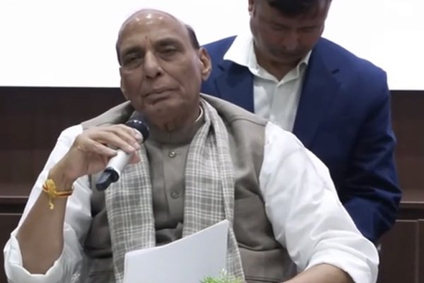 रिटायरड सेना अधिकारियों के पुस्तक लेखन पर कोई रोक नहीं