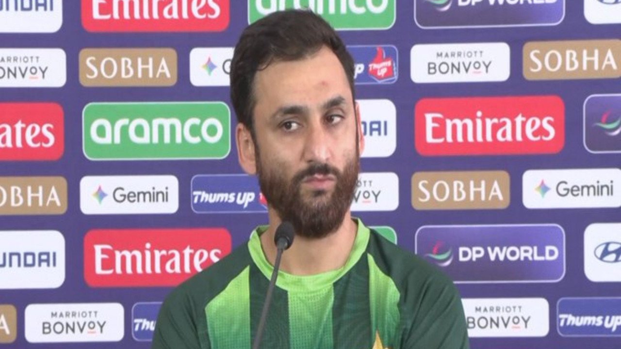 पाकिस्तान के कप्तान सलमान आगा ने भारतीय खिलाड़ियों से हाथ मिलाने पर क्या कहा