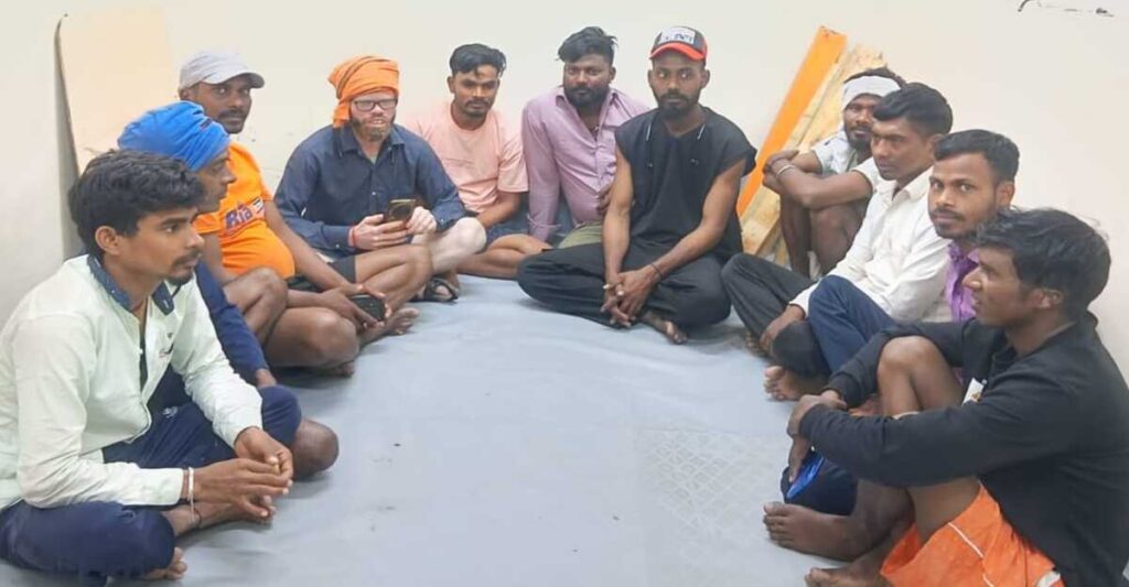 Giridih News : दुबई में फंसे झारखंड के 14 मजदूर, वीडियो भेज कर सरकार से लगाई वापसी की गुहार