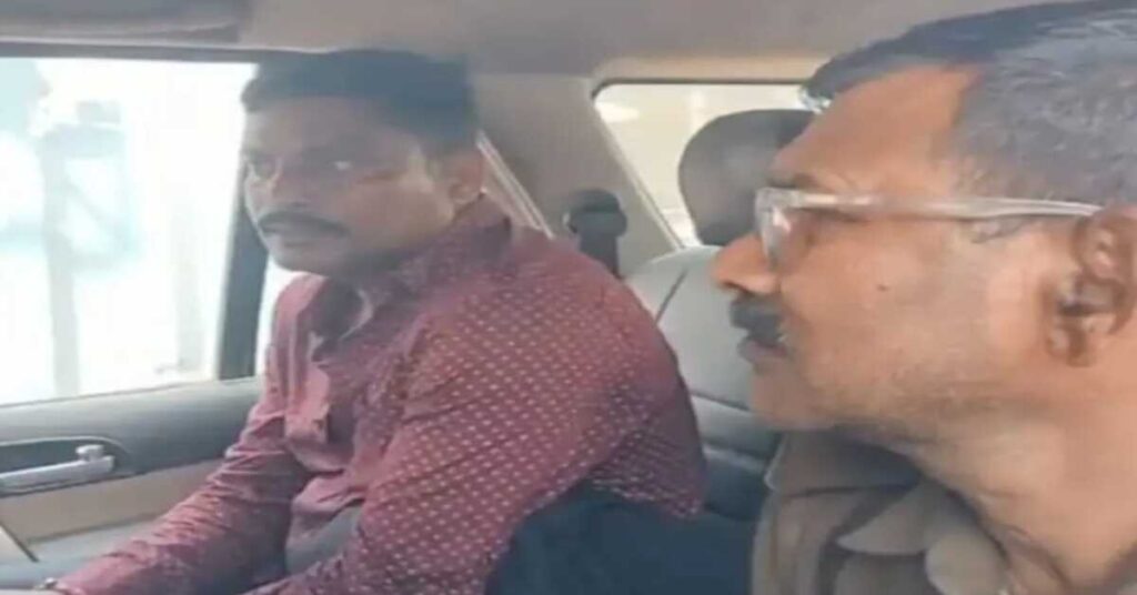 Jamshedpur Suicide Attempt : पारिवारिक कलह से परेशान होकर सोनारी के व्यक्ति ने मानगो में नदी में कूद कर किया आत्महत्या का प्रयास