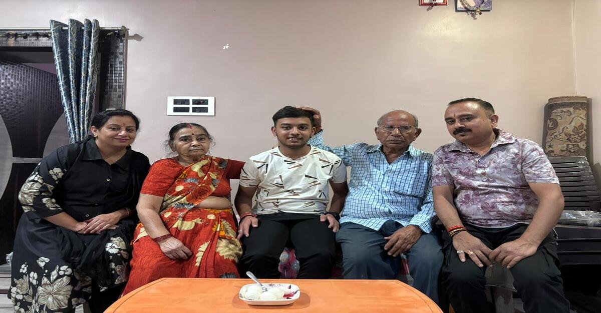 जेईई मेन में 99.97 परसेंटाइल हासिल कर नैतिक शर्मा बने रांची के टॉपर, झारखंड को किया गौरवान्वित