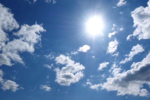 झारखंड में गर्मी का आगाज़, गुमला में ठंड का असर जारी