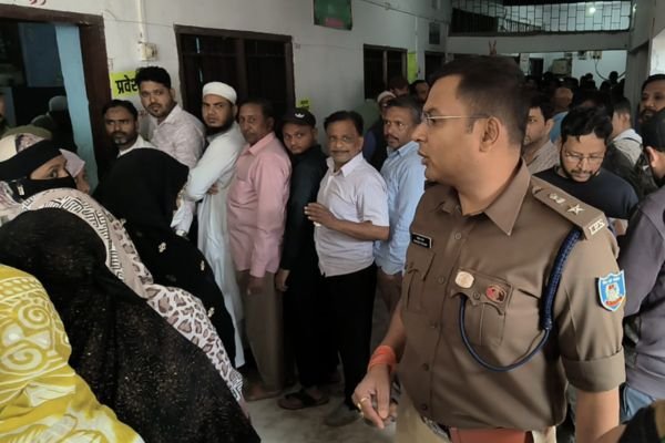 रांची निकाय चुनाव 2026: एसएसपी राकेश रंजन ने हिंदपीढ़ी बूथों का निरीक्षण किया