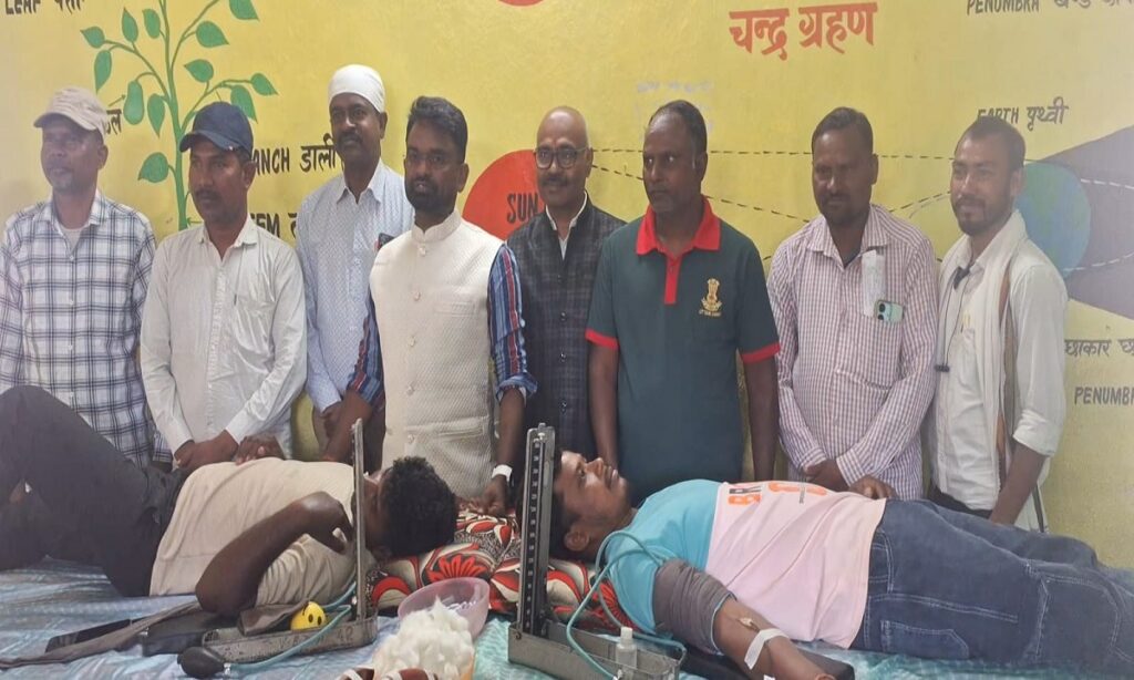 शहादत दिवस पर रक्तदान शिविर आयोजित कर याद किए गए वीर शहीद दुसा-युगल