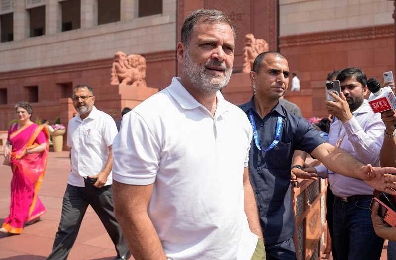 संसद में राहुल गांधी की टी-शर्ट पर रिजिजू ने उठाए सवाल