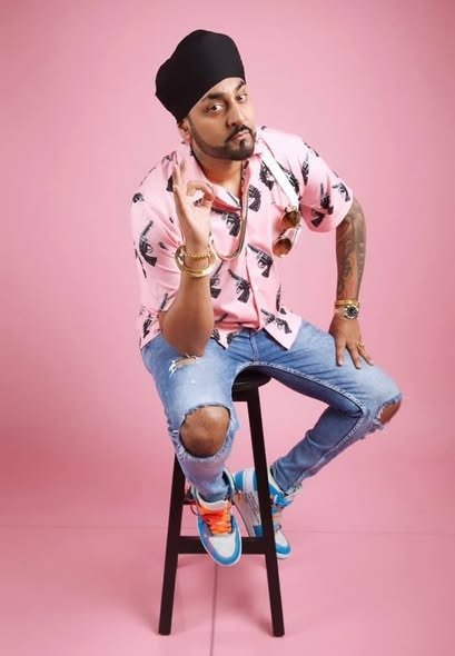 मशहूर गायक की दुर्घटना, जीवन-मृत्यु की लड़ाई जारी