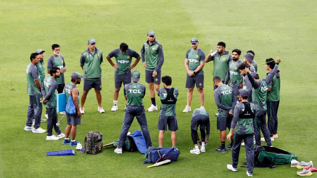 'पाकिस्तान क्रिकेट खत्म...' हार के बाद आया सेलेक्टर आकिब जावेद का बयान, कहा सेमीफाइनल खेलने के काबिल थी टीम | T20 World Cup 2026 pakistan cricket not destroyed selector aaqib javed justifies Pak disappointing performance