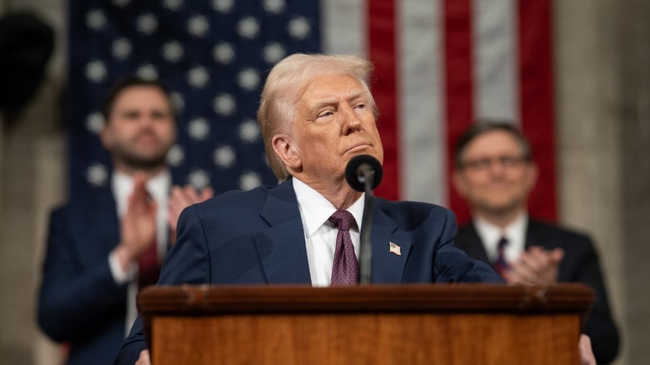 ‘ये तो पागलपन है’ – ट्रंप की होर्मुज नीति पर अमेरिकी सांसदों ने उठाए सवाल, युद्ध खर्च पर भी चिंता।