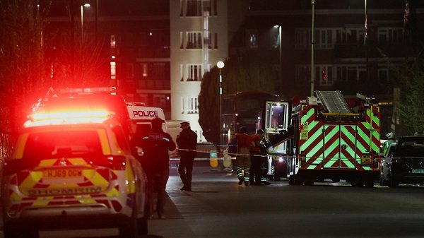 लंदन के यहूदी उपासना स्थल के बाहर एंबुलेंस में आग लग गई