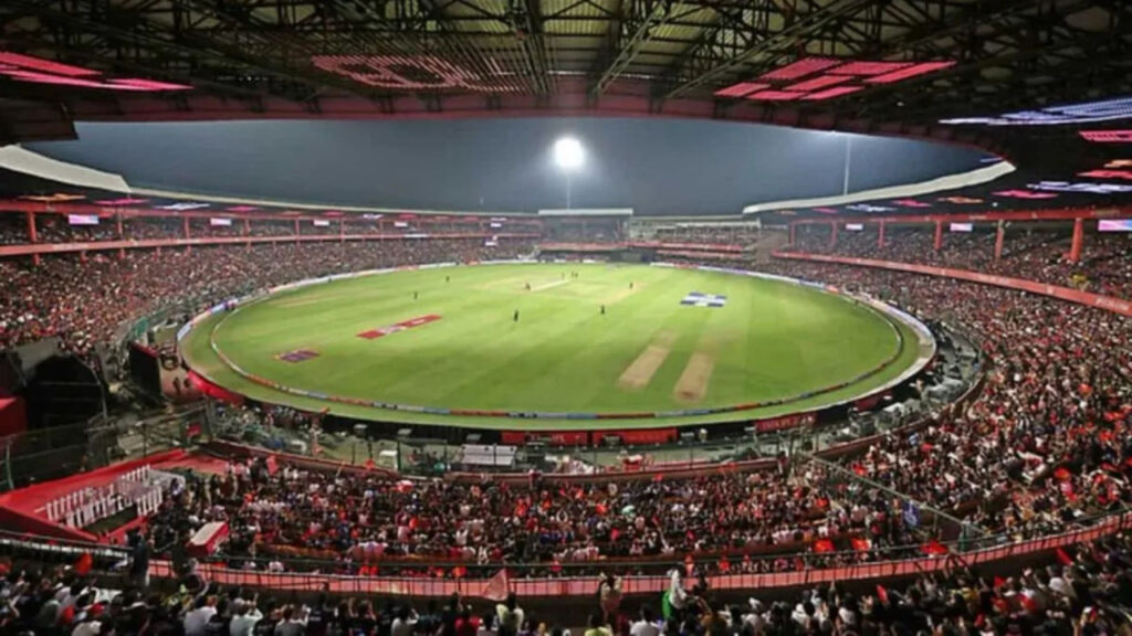 IPL 2026: बारिश बनेगी विलेन या मौसम रहेगा साफ? उद्घाटन मैच से पहले जानें Weather Report | IPL 2026 RCB vs Sunrisers Hyderabad Weather Report