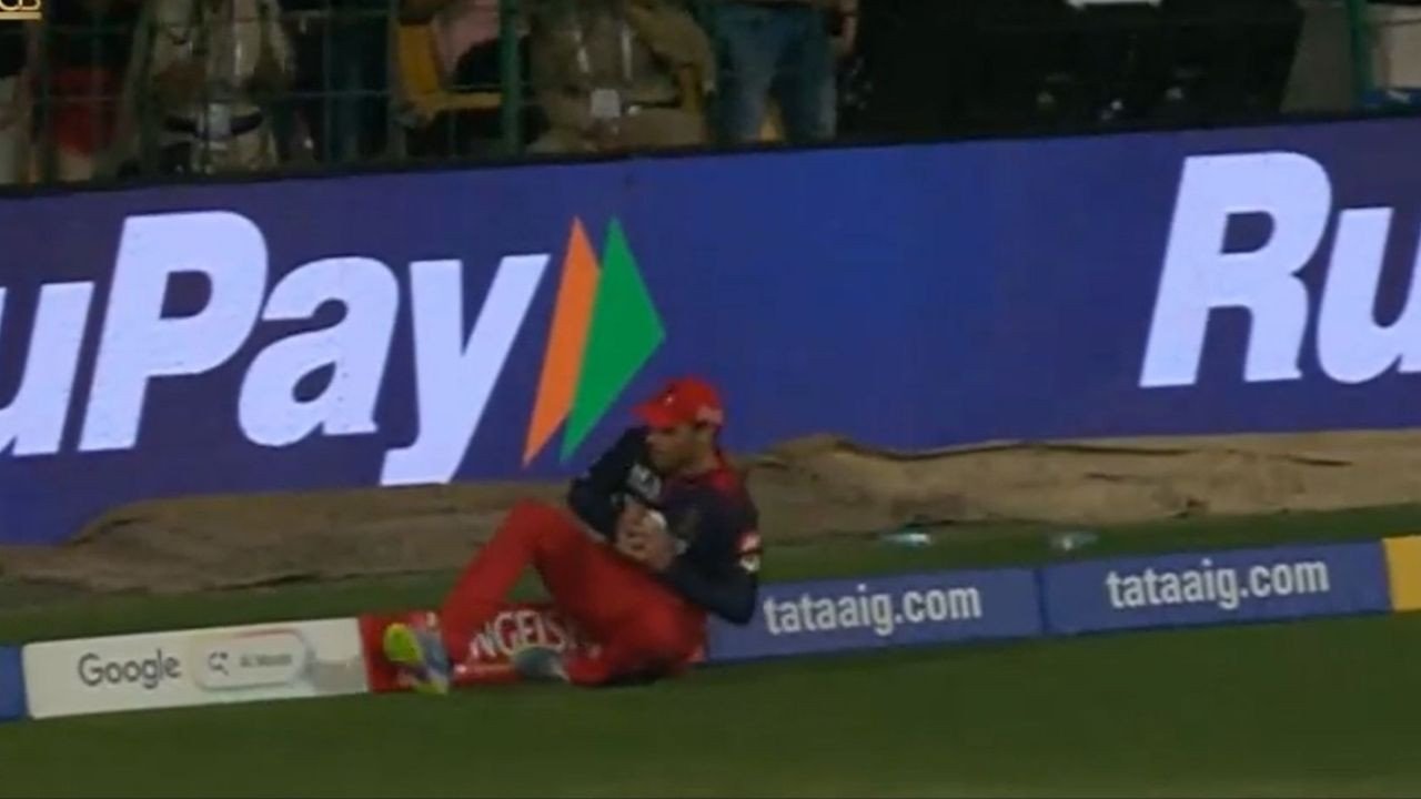 IPL 2026: बाउंड्री पर फिल साल्ट का कैच और अंपायर का विवादित फैसला